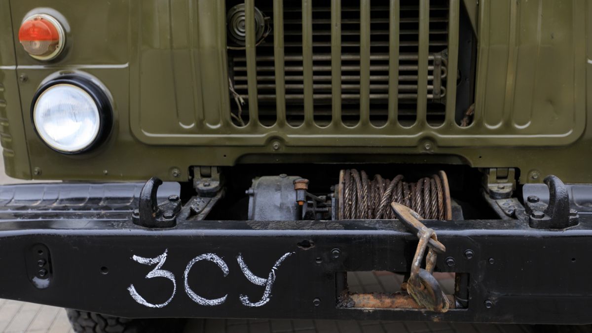 Івано-Франківщина передала на фронт два автомобілі 1