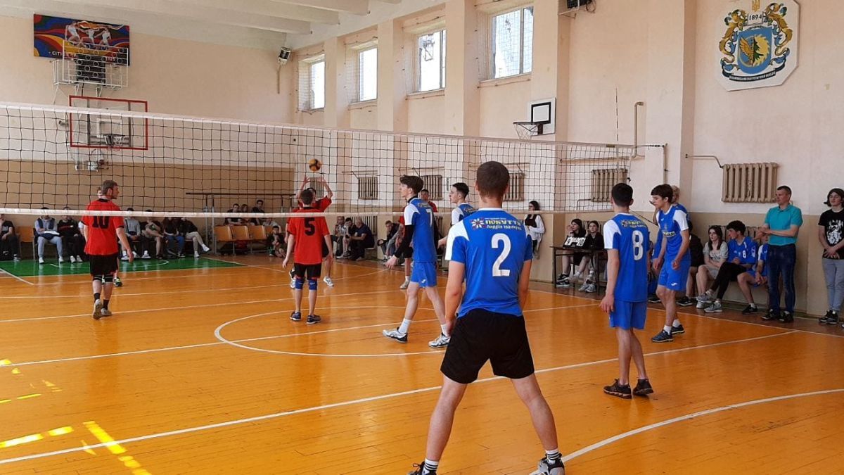 Хто переміг у турнірі з волейболу з нагоди Дня Героїв? 5