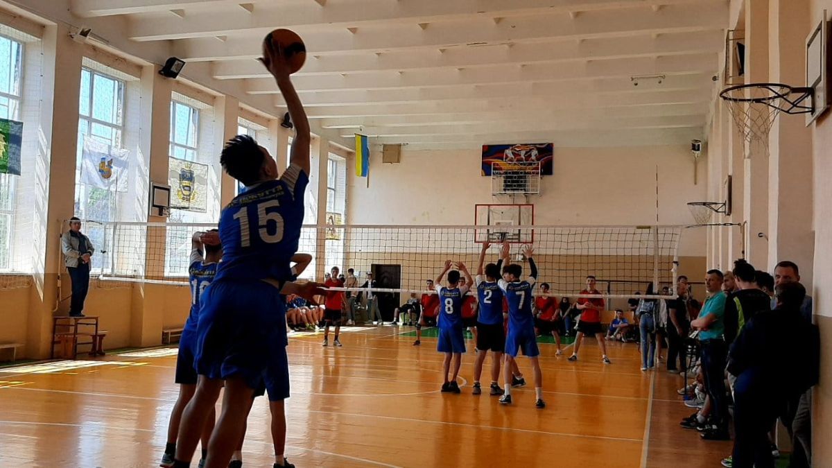 Хто переміг у турнірі з волейболу з нагоди Дня Героїв? 4