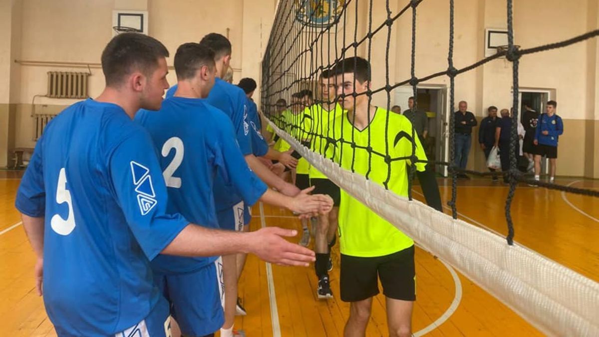 Хто переміг у турнірі з волейболу з нагоди Дня Героїв? 1