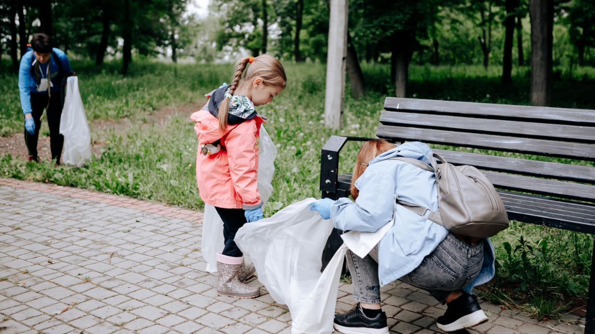 "Коломия без сміття": на Шевченківському озері відбулася толока 1
