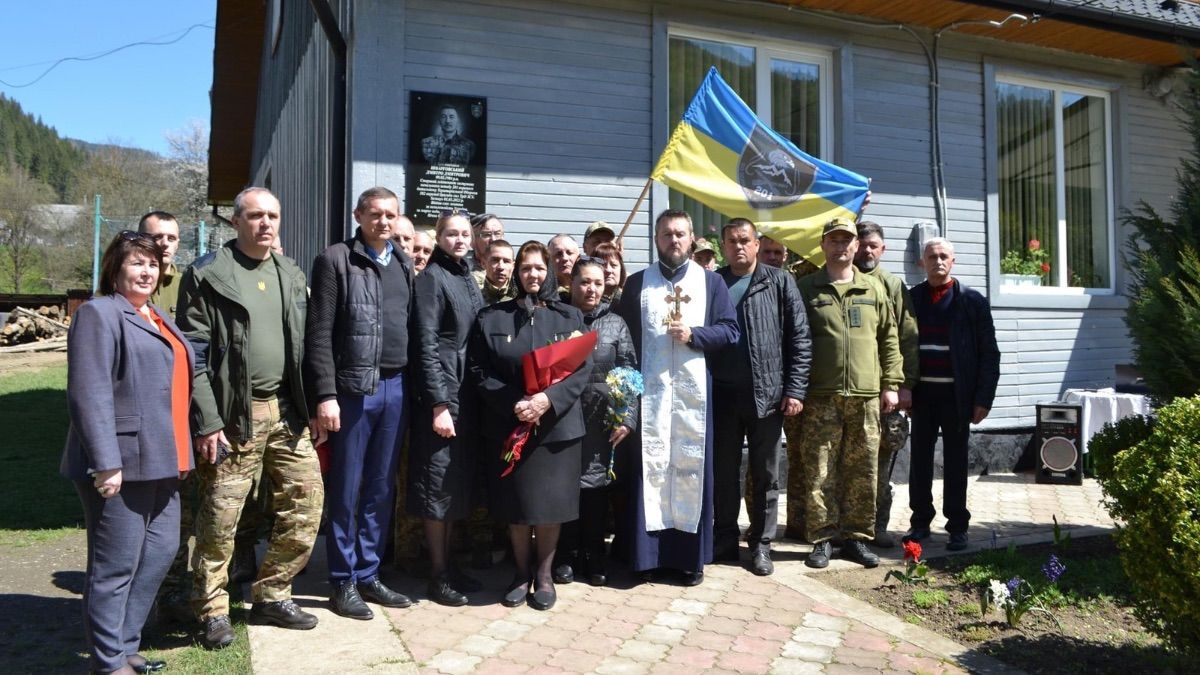 На Верховинщині відкрили меморіальну дошку Герою Дмитру Швагровському 5