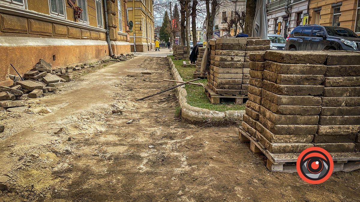 Реновація тротуару: нове слово про стару плитку на вулиці Франка в Коломиї 2