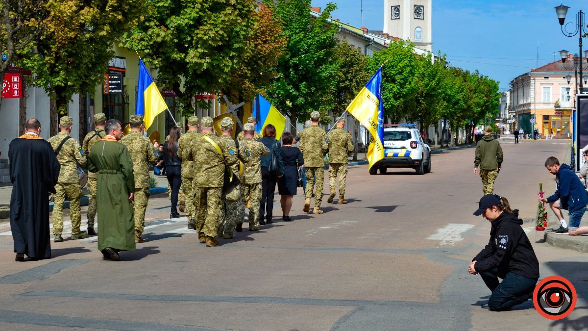 Коломия попрощалася з Героєм Ігорем Христаном 15