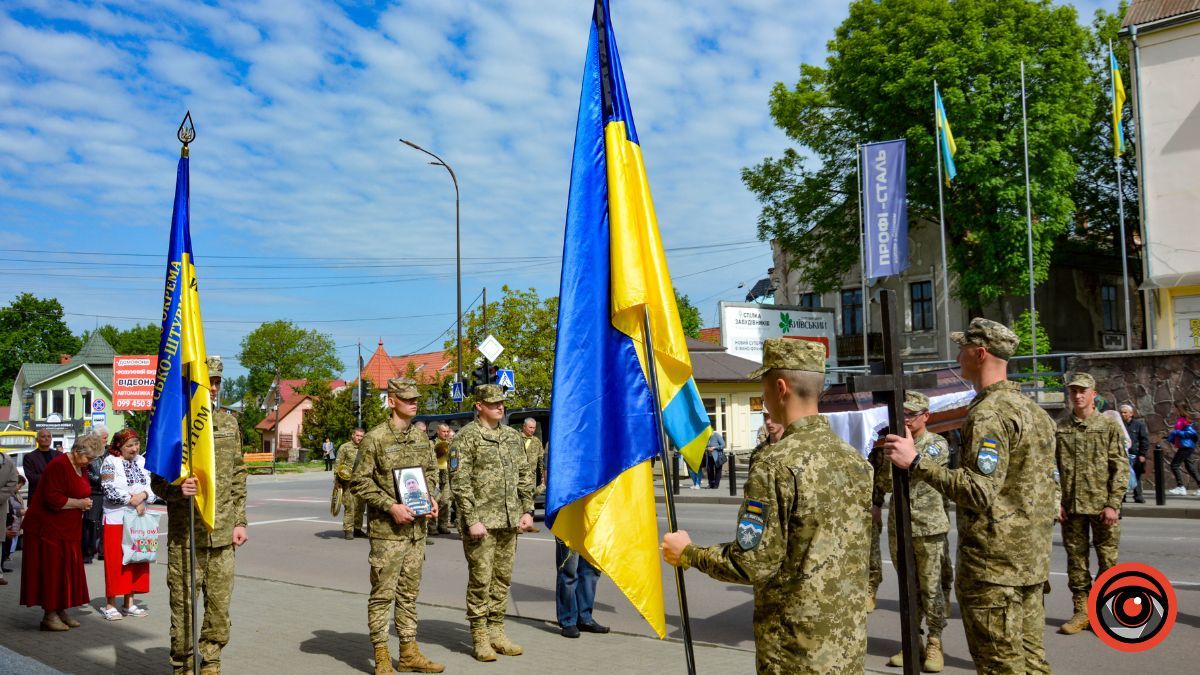 Коломия попрощалася з Героєм Ігорем Христаном 21