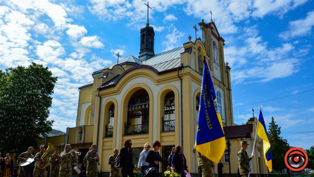 Коломия попрощалася з Героєм Ігорем Христаном 10