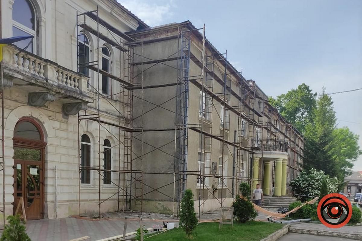 У Коломийському ліцеї №8 досі триває ремонт даху 2