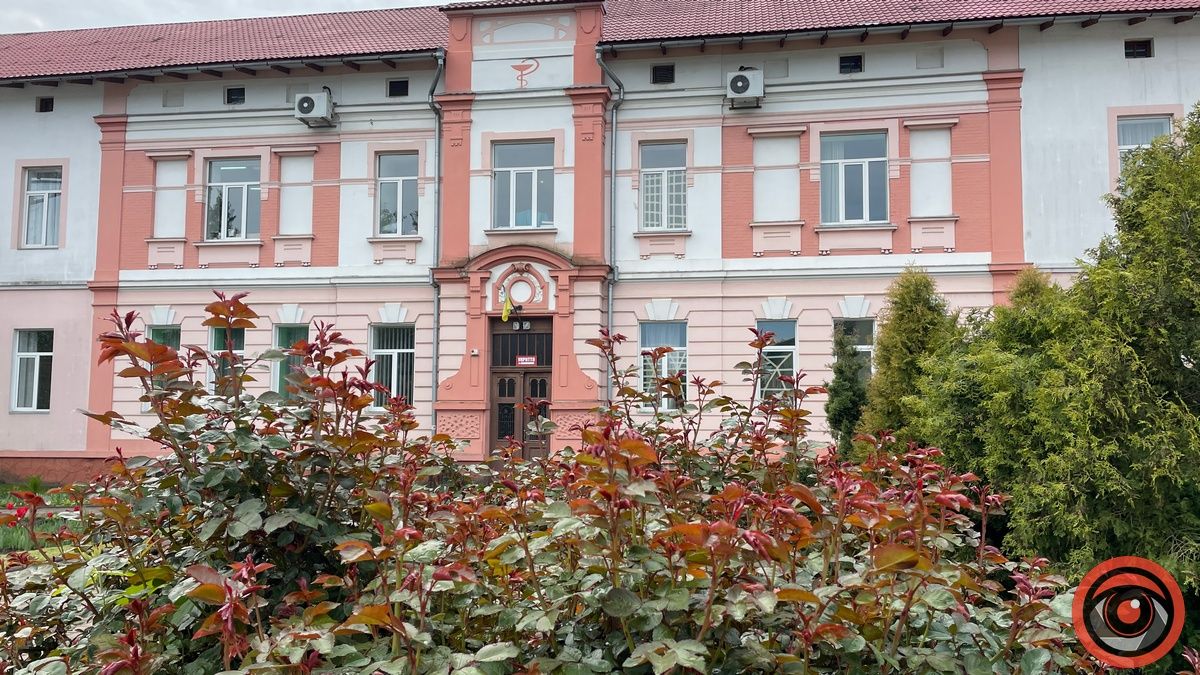 Острівець краси: як виглядає територія біля Коломийської лікарні 8