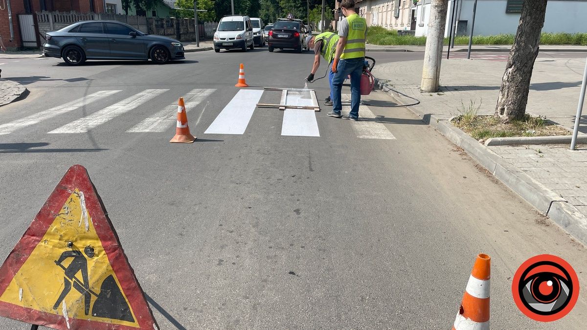 Тепер по-людськи: на вул. Чайковського в Коломиї перемістили пішохідний перехід 5