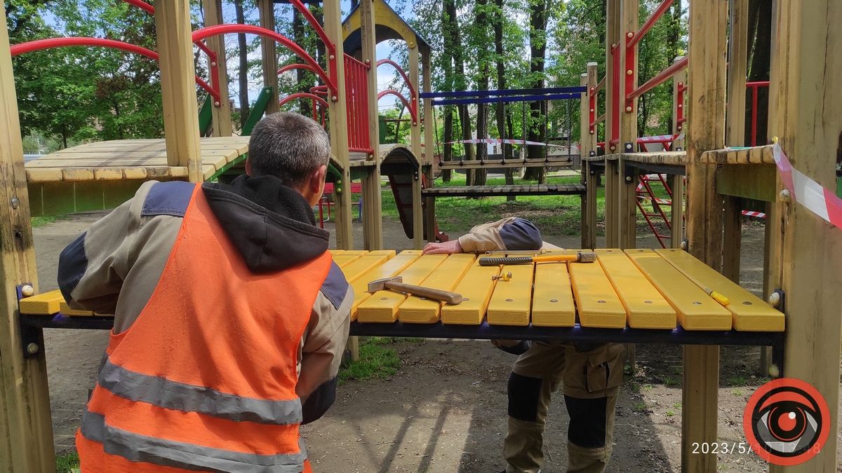 Їх час настав: у міському парку Коломиї реконструюють дитячі майданчики 3