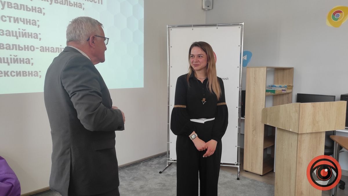 У Коломийському педколеджі практикують тренінги з колишніми випускниками