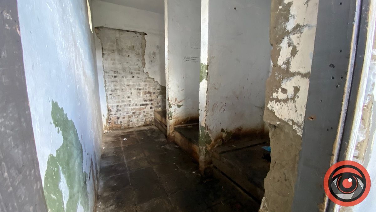 Мешканці Чайковського виступають за те, аби вбиральню у парку перенесли подалі від будинку 1