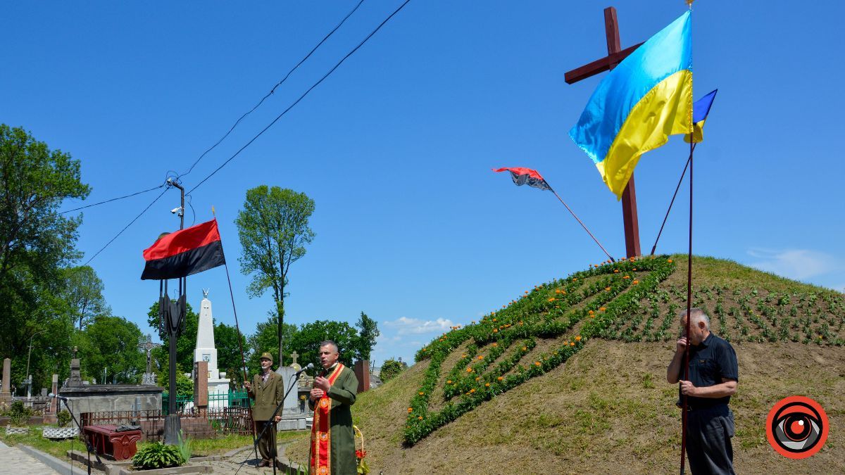 У Коломиї до Дня Героїв відбулася панихида та мітинг-реквієм 12