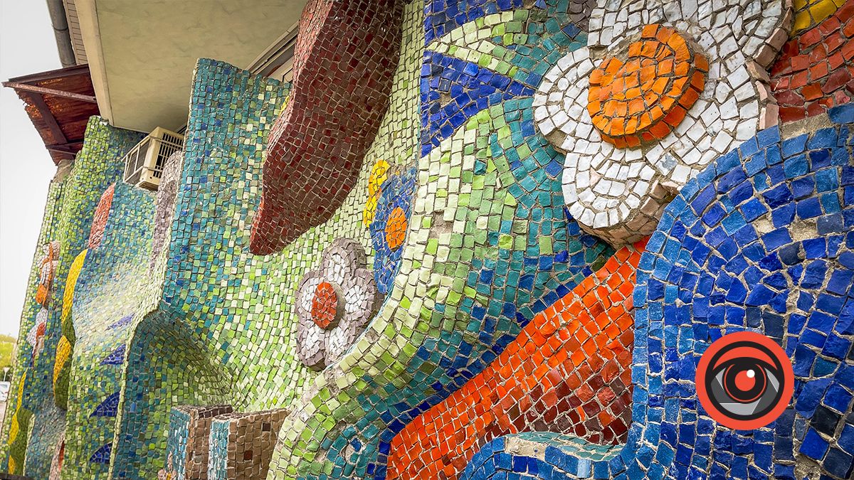 Унікальні елементи міста: мальовниче панно на стіні центральної лікарні в Коломиї 4