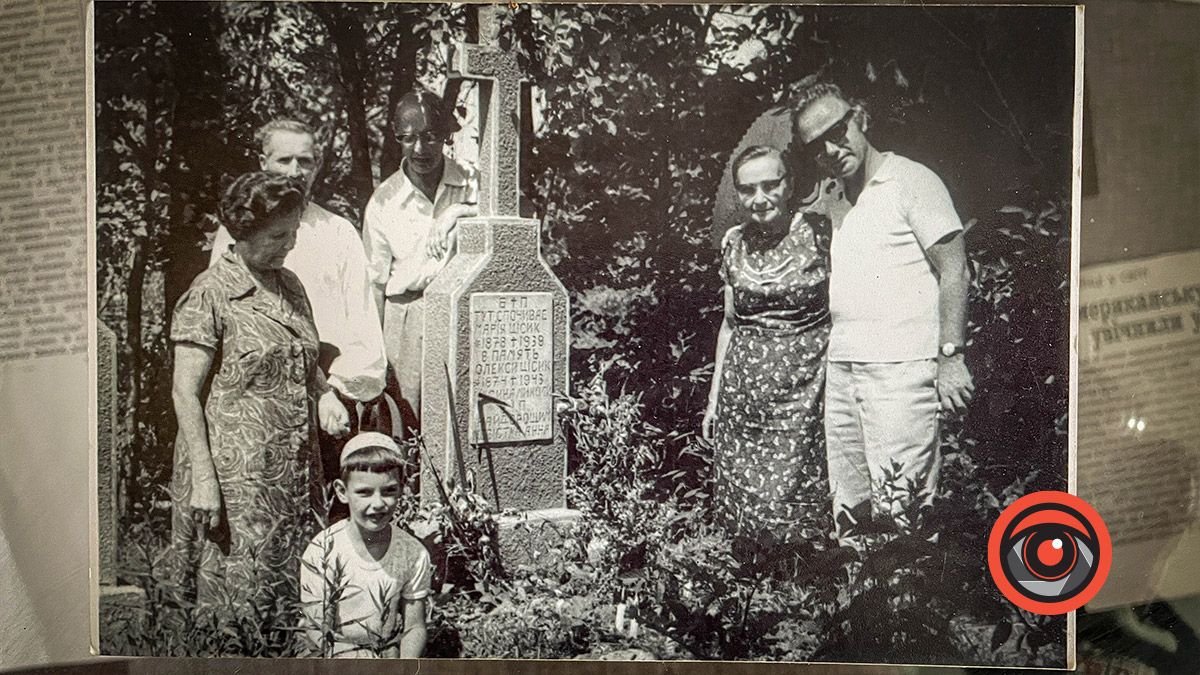 Фотоекскурсія у Музей Квітки Цісик, що в селі Ліски 22