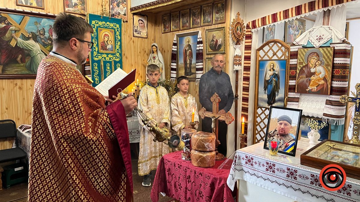 У Нижньому Вербіжі освятили пам'ятник на могилі Героя Михайла Гаєвого 4