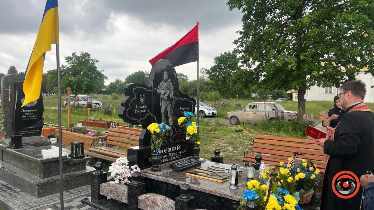 У Нижньому Вербіжі освятили пам'ятник на могилі Героя Михайла Гаєвого 6