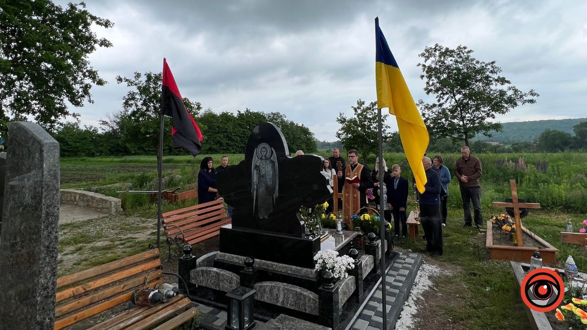 У Нижньому Вербіжі освятили пам'ятник на могилі Героя Михайла Гаєвого 7