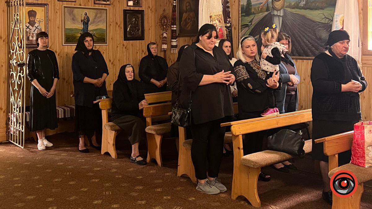 У Нижньому Вербіжі освятили пам'ятник на могилі Героя Михайла Гаєвого 2