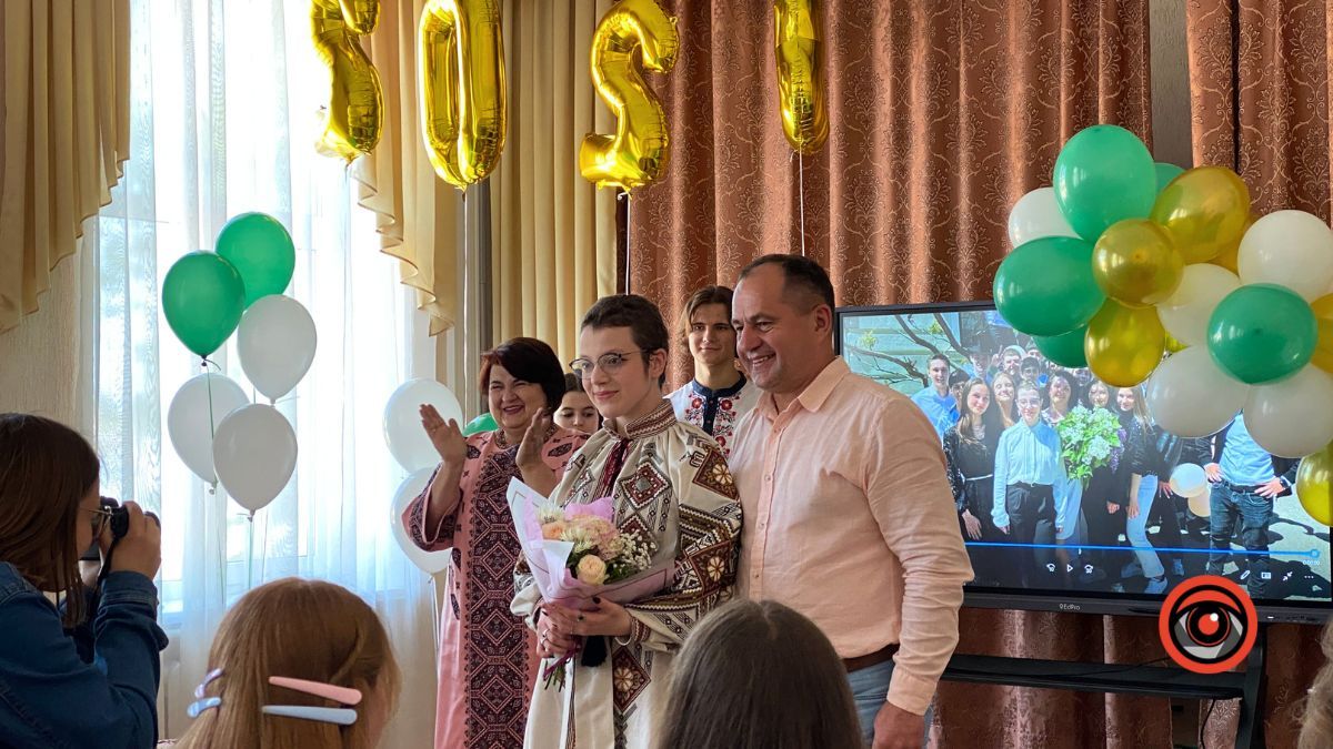 У Коломийському ліцеї №9 пролунав останній дзвінок 3