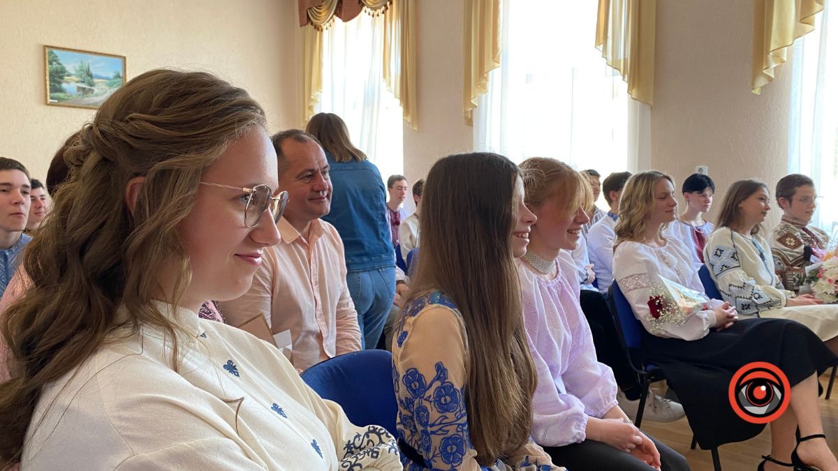 У Коломийському ліцеї №9 пролунав останній дзвінок 8