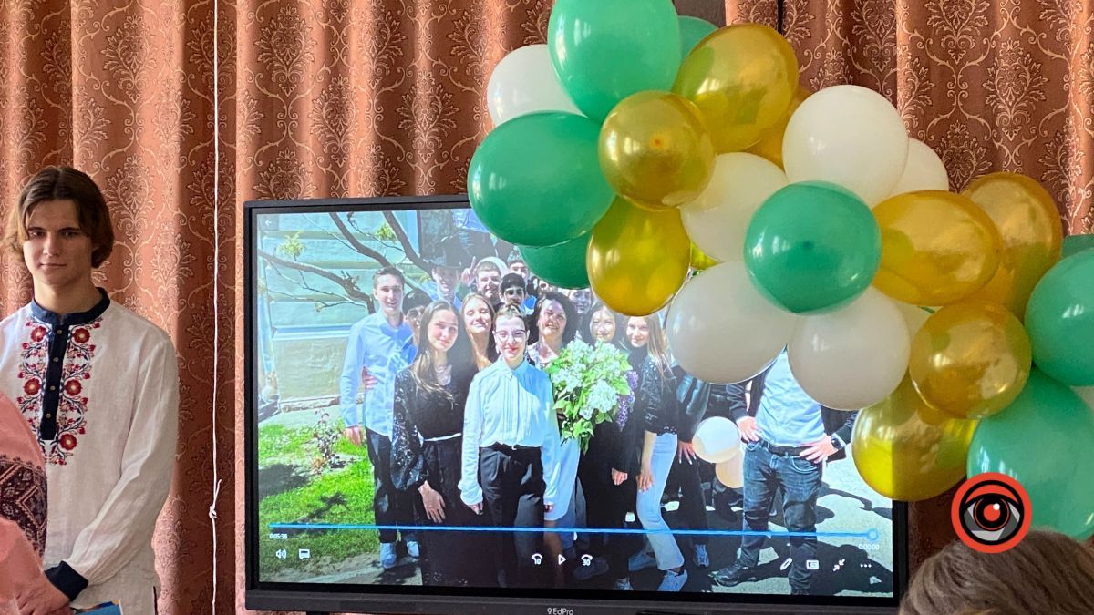 У Коломийському ліцеї №9 пролунав останній дзвінок 1