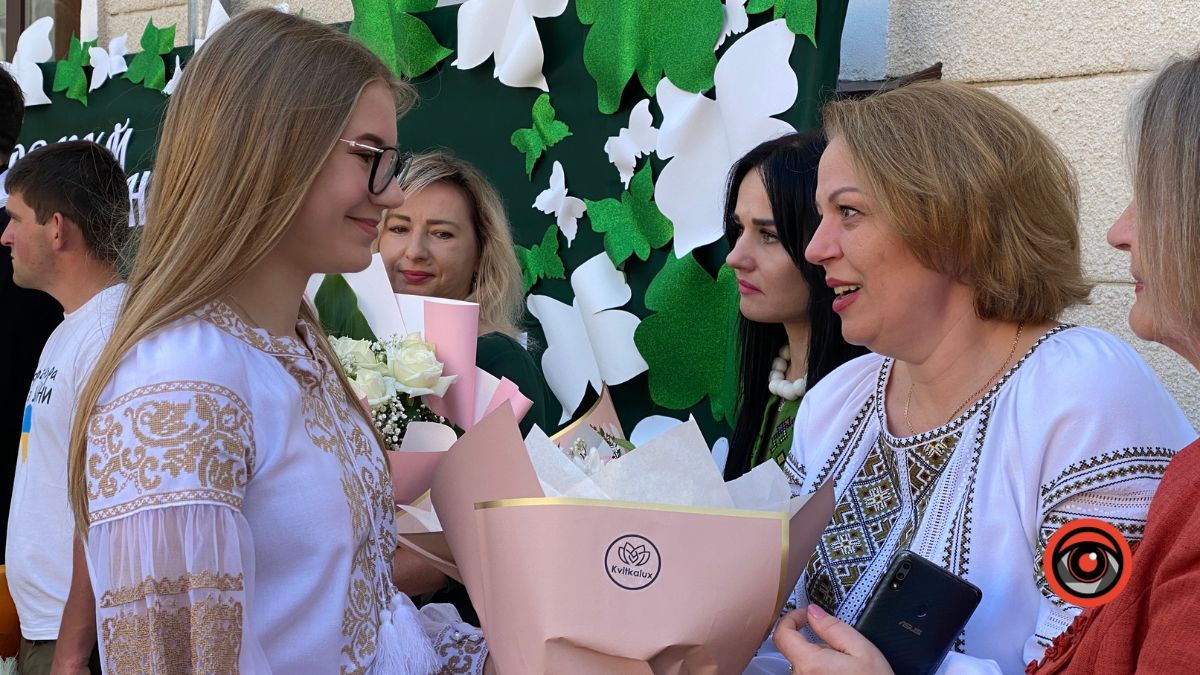 У Коломийському ліцеї №9 пролунав останній дзвінок 19