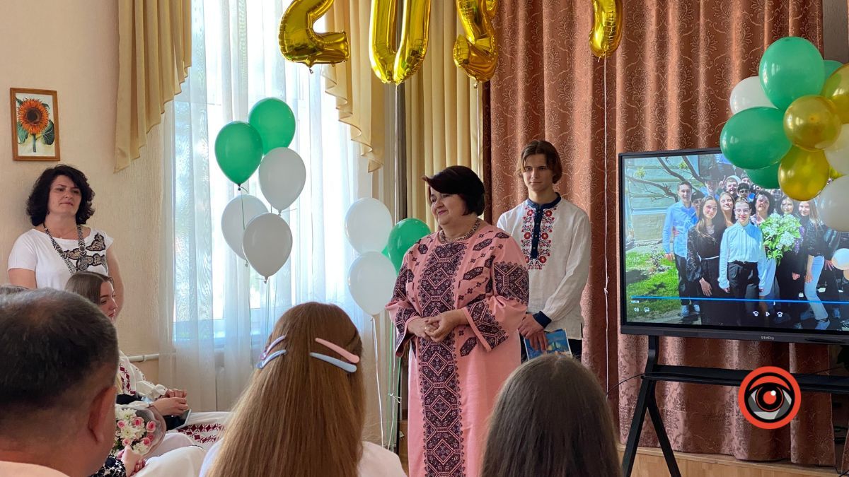 У Коломийському ліцеї №9 пролунав останній дзвінок 2