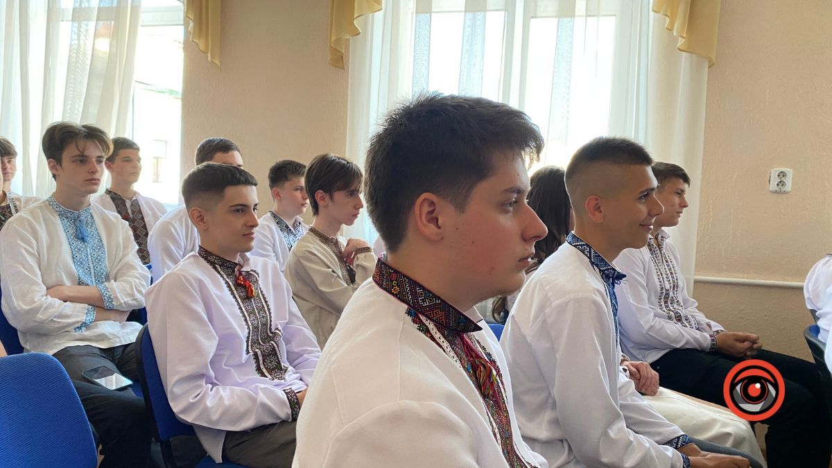 У Коломийському ліцеї №9 пролунав останній дзвінок 4