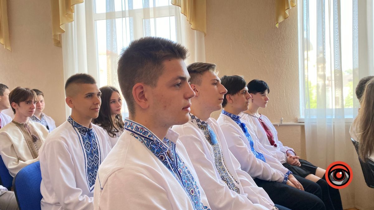 У Коломийському ліцеї №9 пролунав останній дзвінок 6