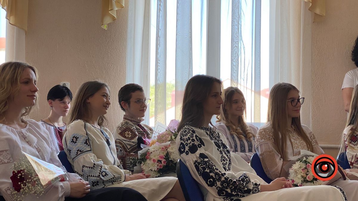 У Коломийському ліцеї №9 пролунав останній дзвінок 7