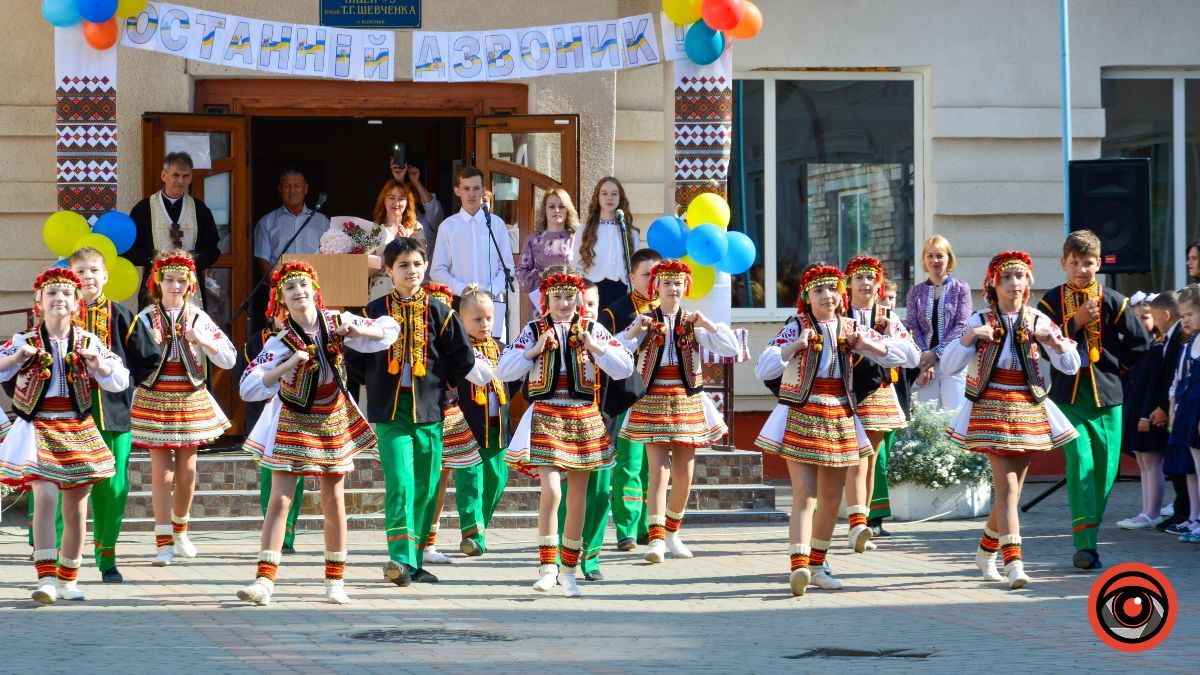 Останній дзвоник пролунав для учнів Коломийського ліцею №5 12