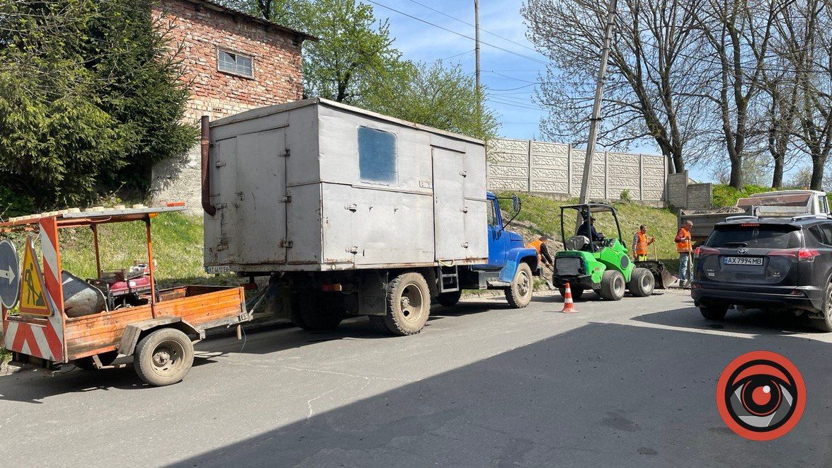 На вул. Замковій тривають ремонтні роботи 2