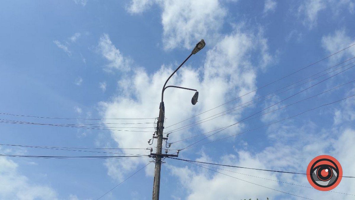 Несправний ліхтар неподалік автостанції потребує ремонту 1