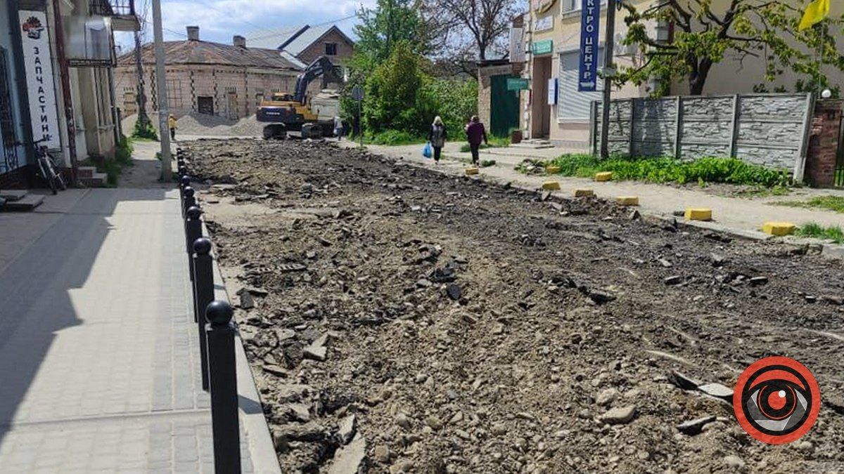 Почали: на вул. Гетьманській зняли старе дорожнє покриття