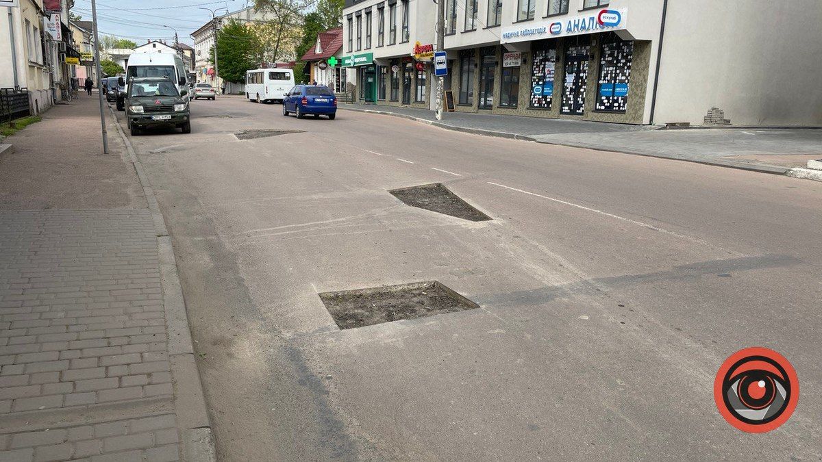 На дорозі по вул. Мазепи працюють комунальники 1