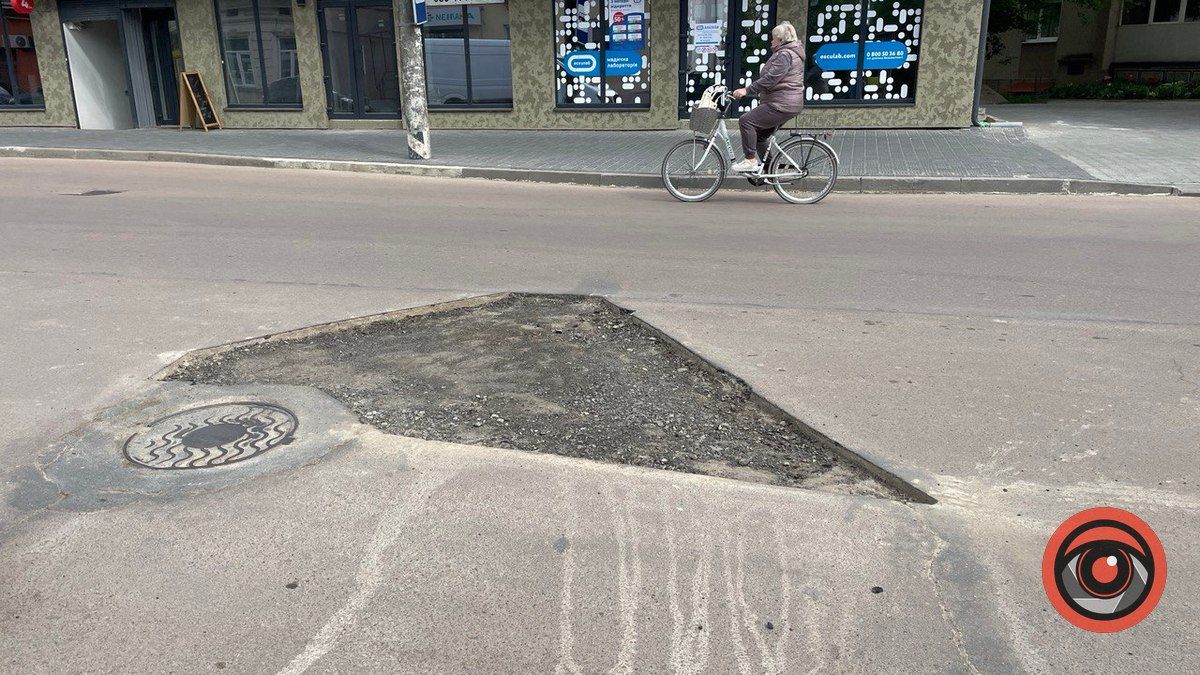 На дорозі по вул. Мазепи працюють комунальники 3