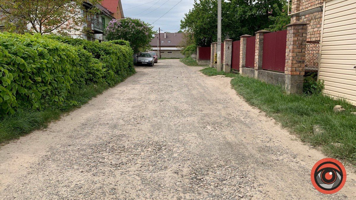 Коломияни закликають заасфальтувати вул. Залізняка 1