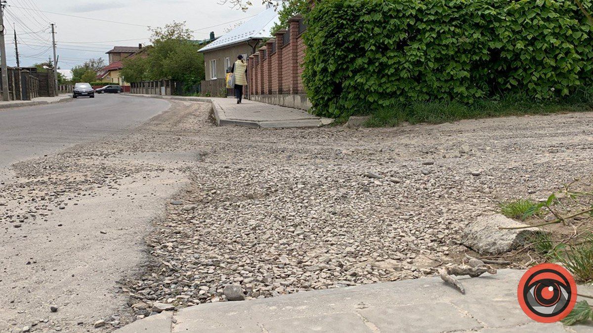 Коломияни закликають заасфальтувати вул. Залізняка 5