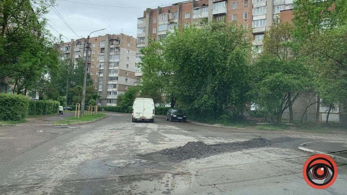 На вул. Лисенка працює дорожня техніка 1