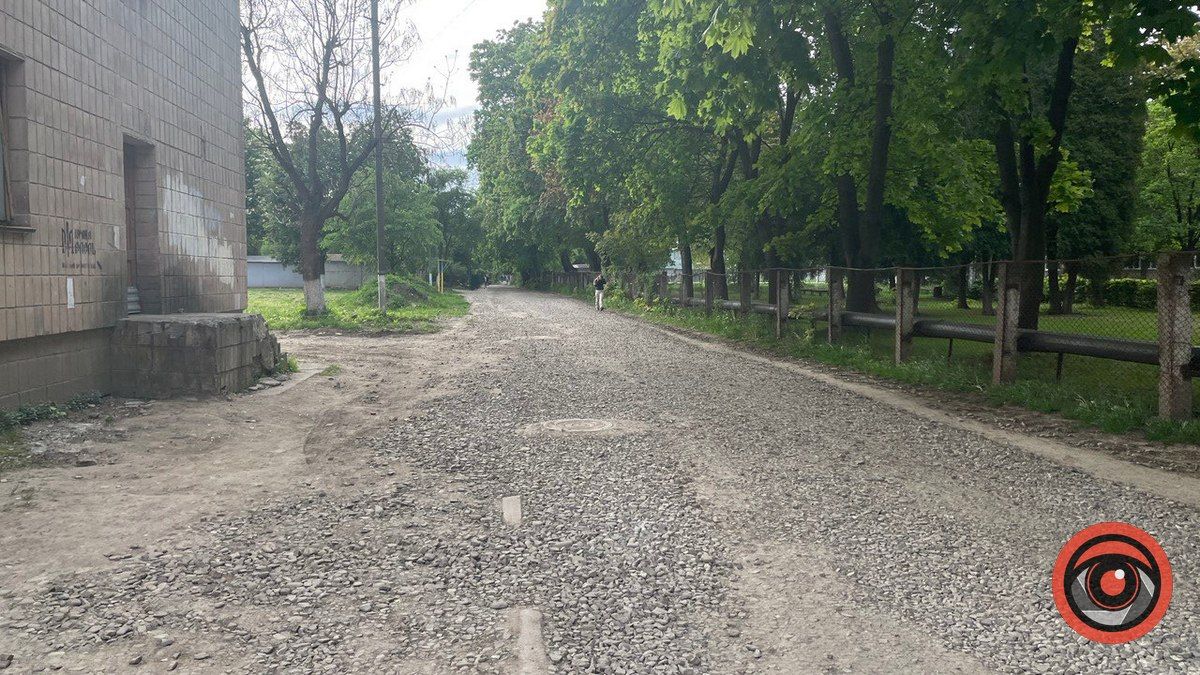 В мікрорайоні Лисенка підсипали більшість міжбудинкових заїздів