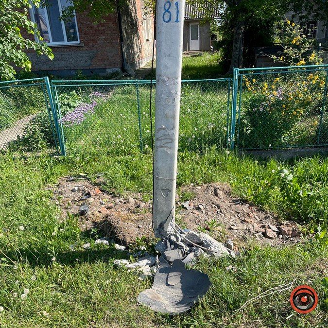 У Коломиї замінюють пошкоджену внаслідок ДТП електроопору 1