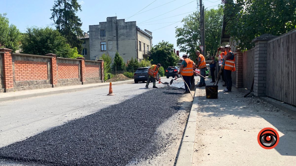 На вулиці Моцарта проводять ямковий ремонт 1