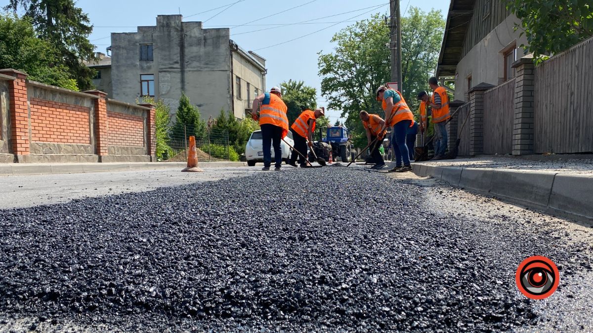 На вулиці Моцарта проводять ямковий ремонт 3