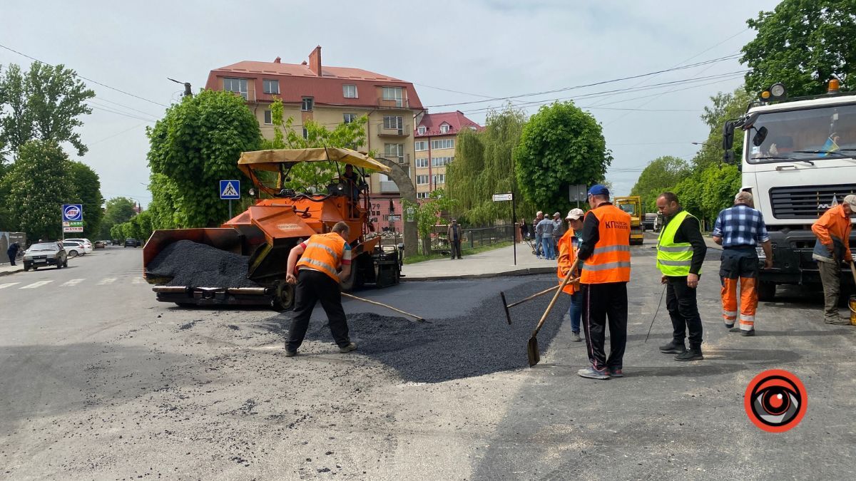 На вулиці Січових Стрільців триває ремонт: рух перекрито 2