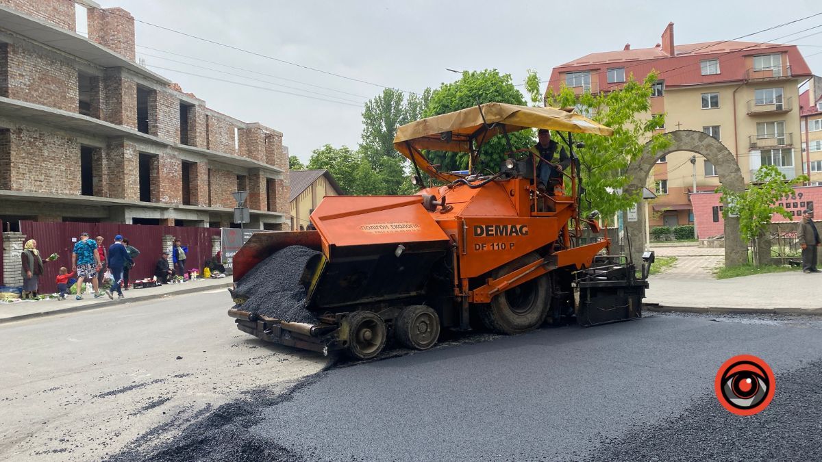 На вулиці Січових Стрільців триває ремонт: рух перекрито 4