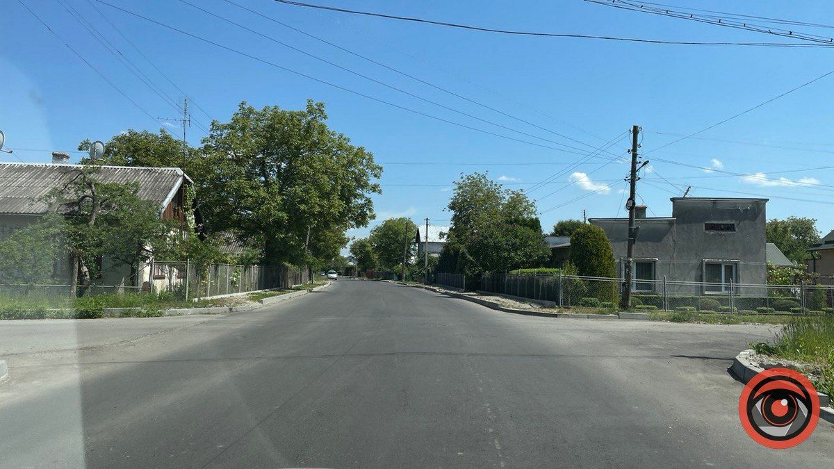 Машини ганяють, людям перейти - зась: на Старицького відсутні пішохідні переходи 2