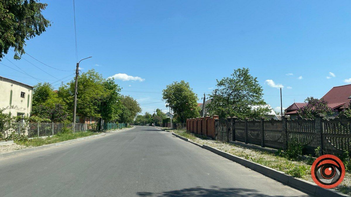 Машини ганяють, людям перейти - зась: на Старицького відсутні пішохідні переходи 4