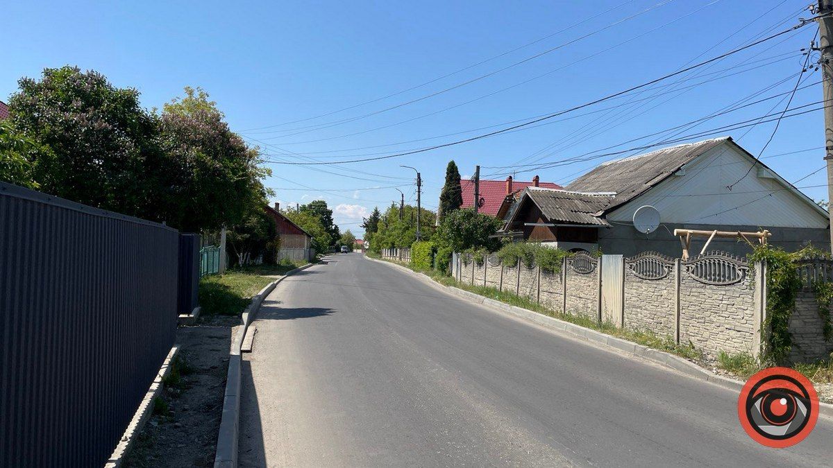 Машини ганяють, людям перейти - зась: на Старицького відсутні пішохідні переходи 8