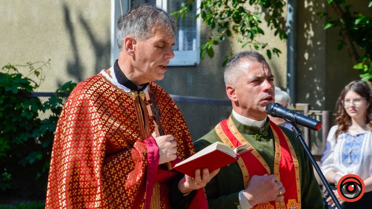 У Коломийському ліцеї №5 відкрили меморіальні дошки загиблим Героям 20